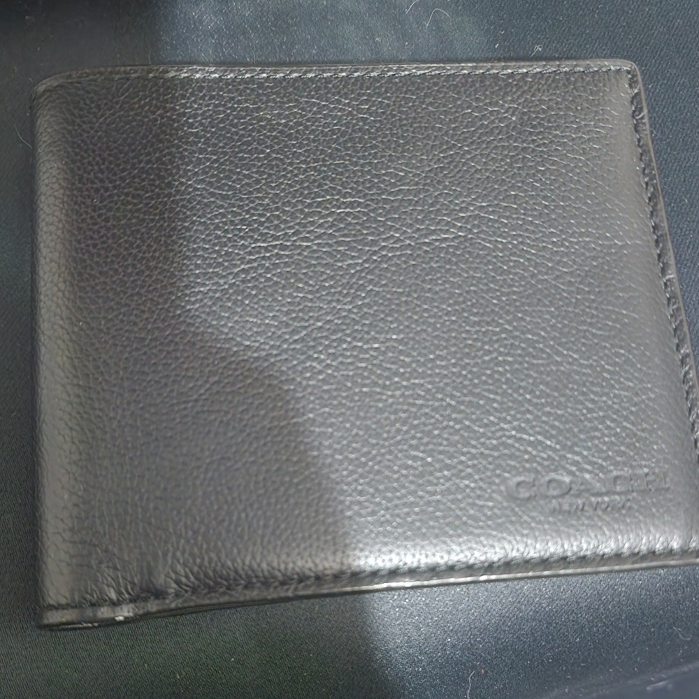Opanbins Givy Train Coach Black Leather Bi-Fold Wallet